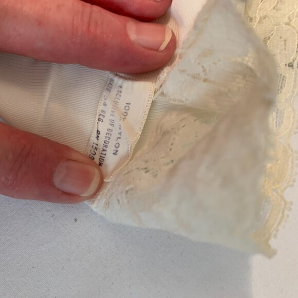 Vintage Pembroke lace trim off white slip size 34R great condition - Picture 7 of 8